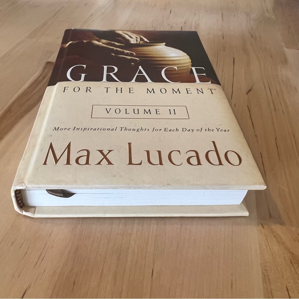 📚BUY 2 GET 1 FREE Grace For The Moment by Max Lucado - Picture 2 of 4